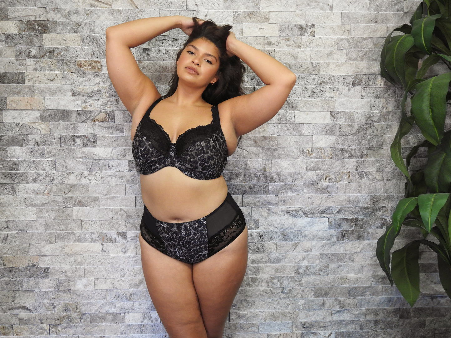 Model features the Serena bra and panty in Leopard pint.