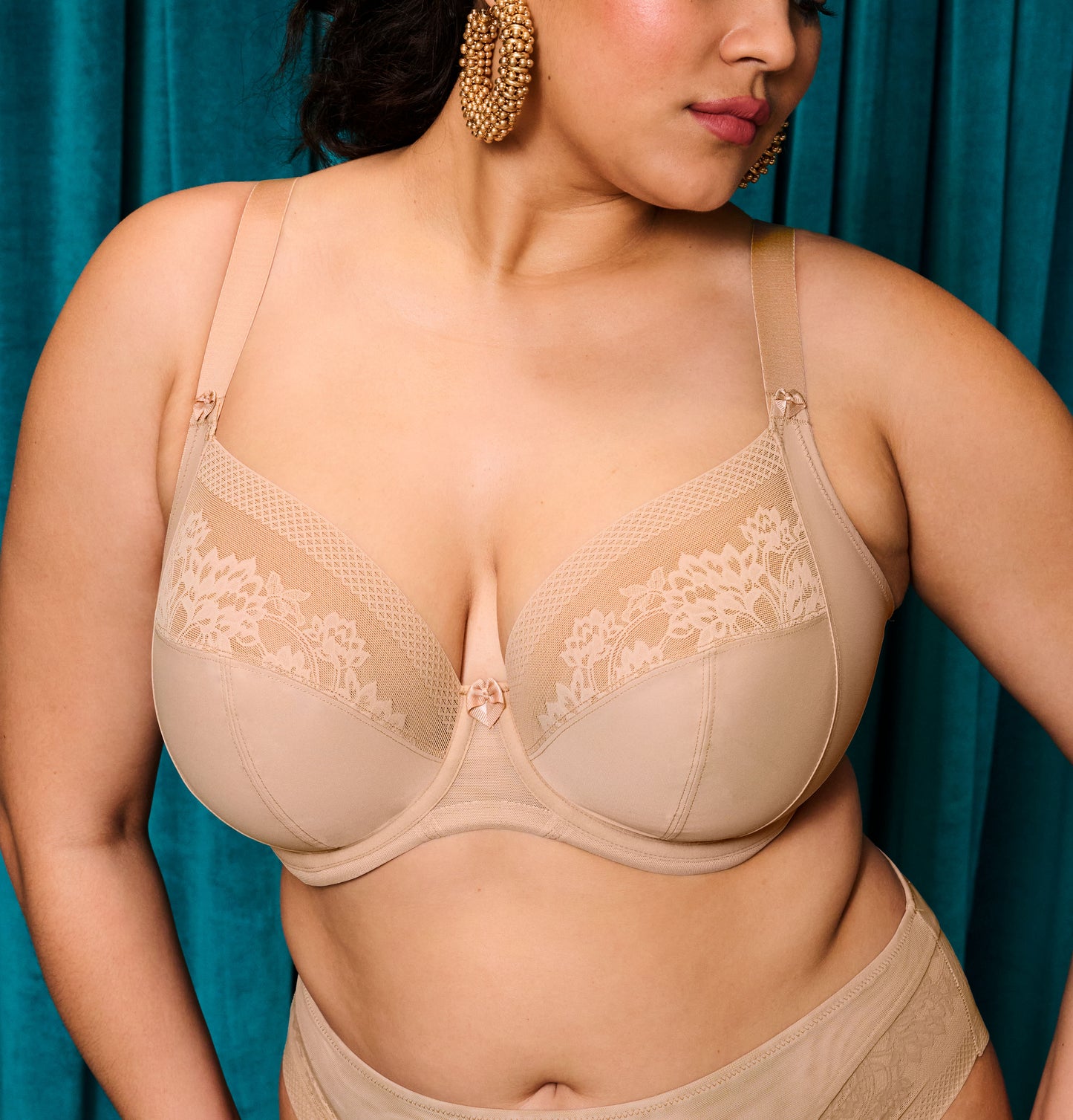 Live photo of Model wearing the Nerina Stretch Plunge bra in Sahara