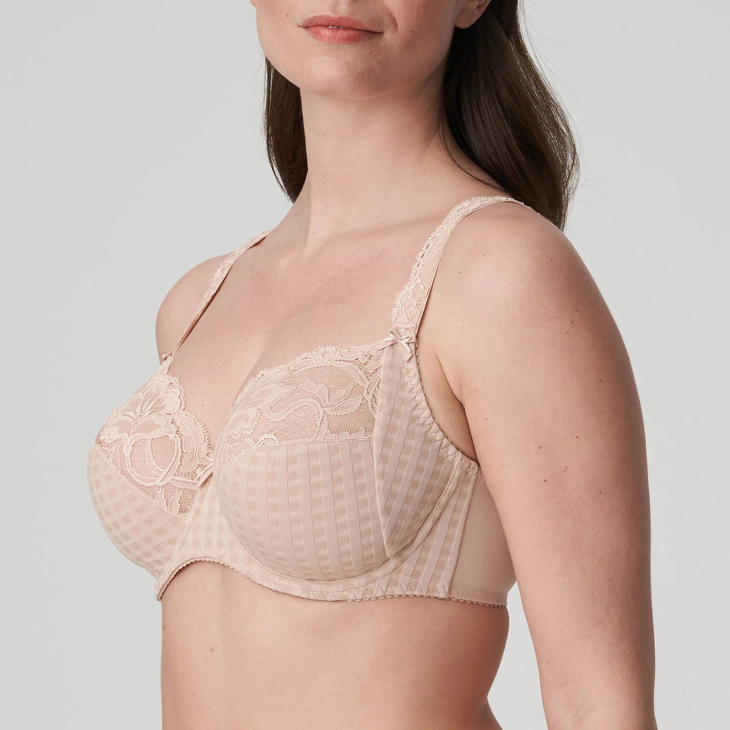 Madison Full Cup Underwire Bra in Caffe Latte worn by model side view image